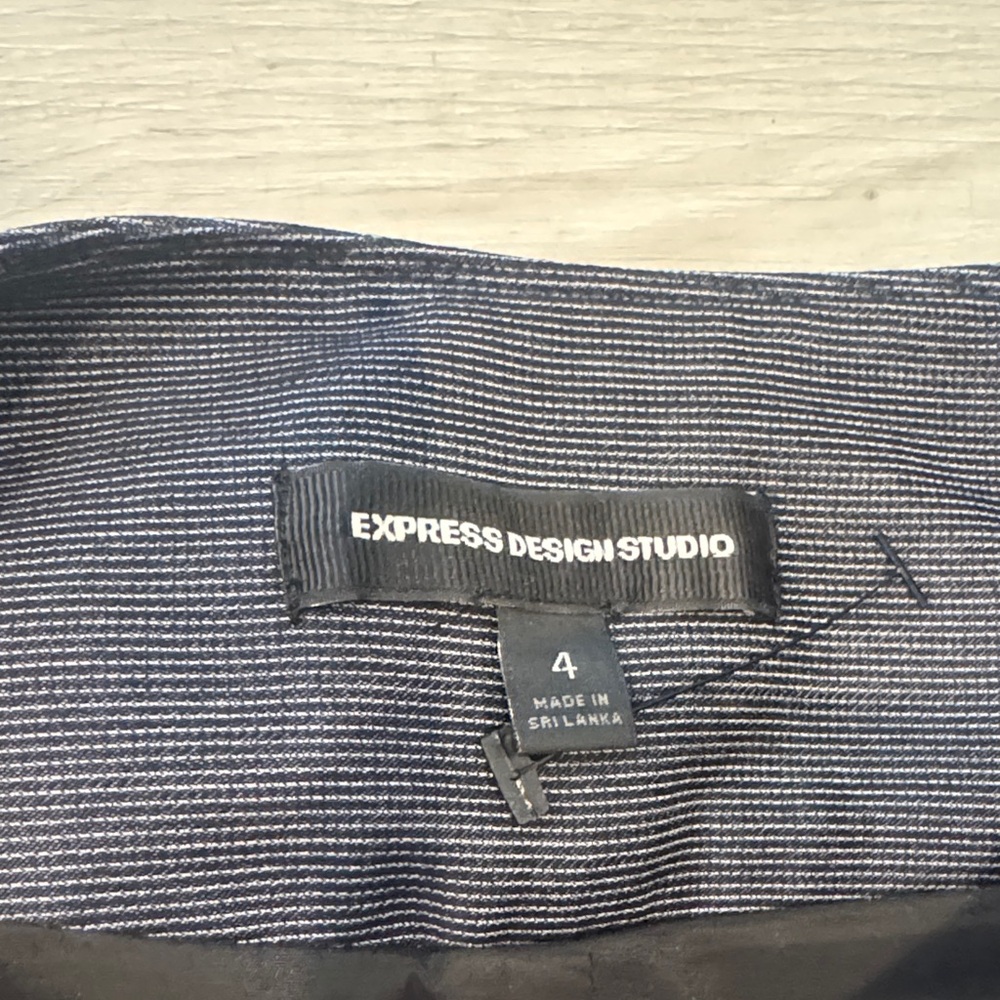 Express Design Studio NWOT Navy Midi Skirt - Picture 8 of 9